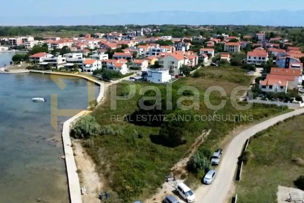 Privlaka : Atraktivno zemljište uz more 3094 m2
