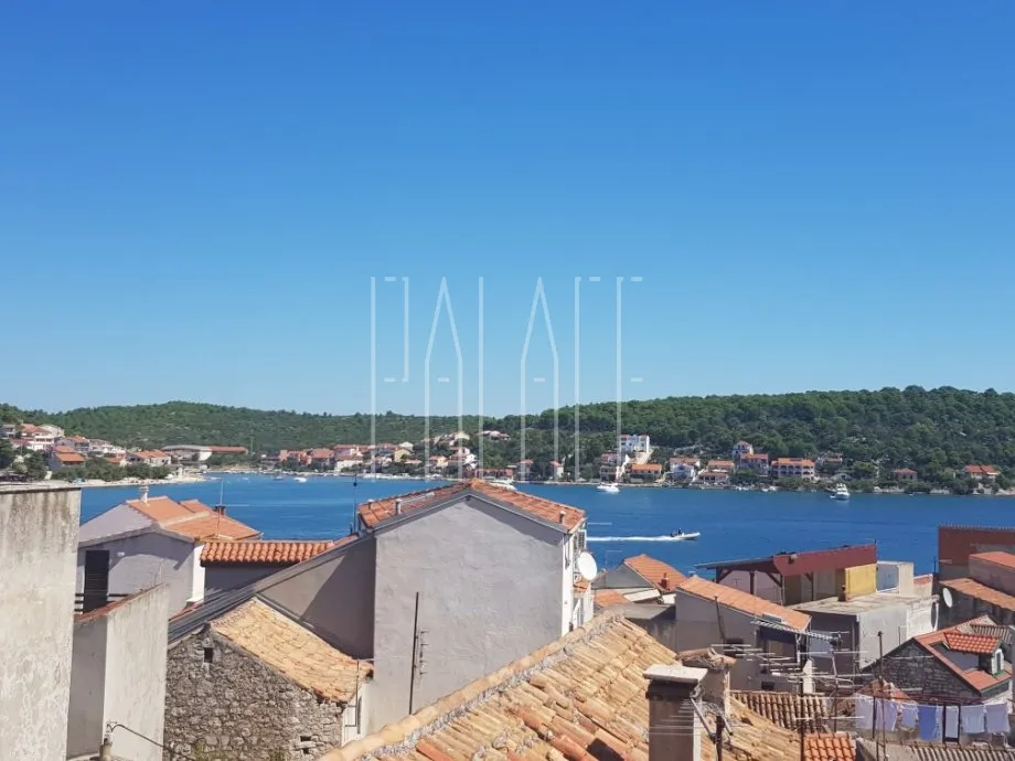 *kuća: tisno, katnica, 400 m2 - slika 2