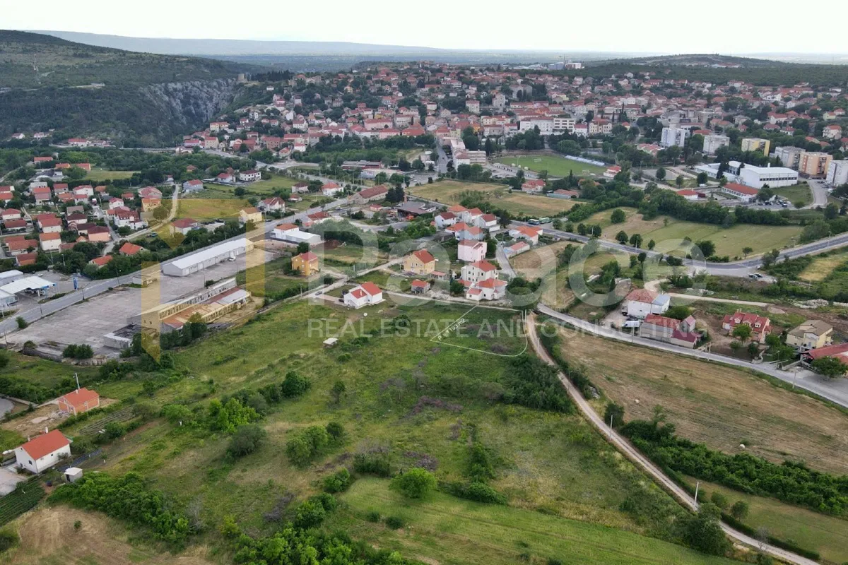 građevinsko zemljište 1012m2 u drnišu - slika 2