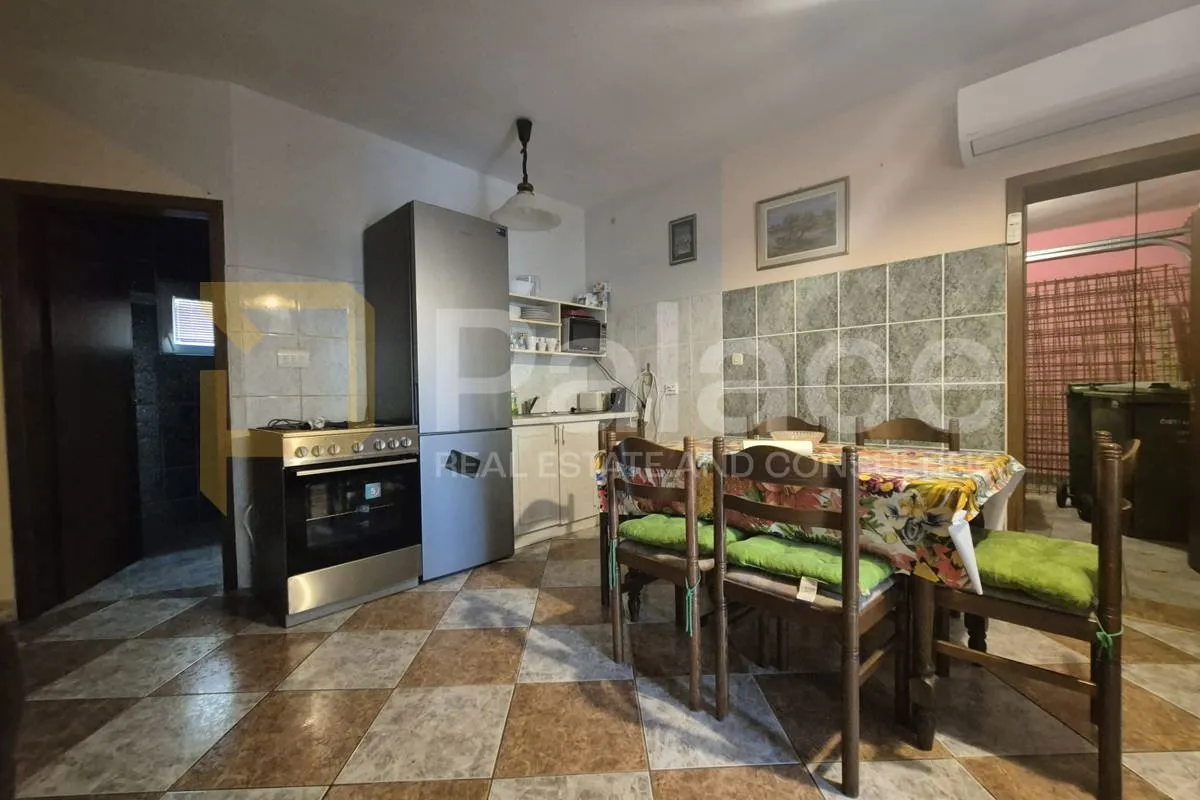 kuća s tri apartmana 80 m od mora! - slika 5
