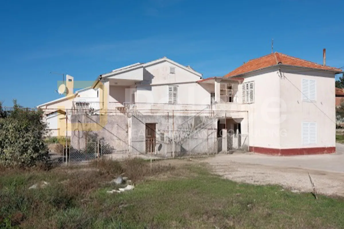 kuća 1. red do mora, sa privatnim brodskim vezom - sutomišćica - slika 3