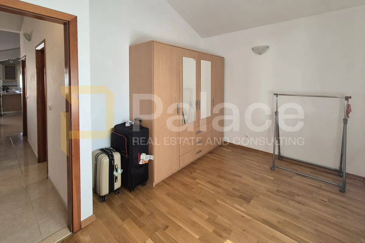 kuća s velikim dvorištem u centru vodica, 531m2 - slika 19