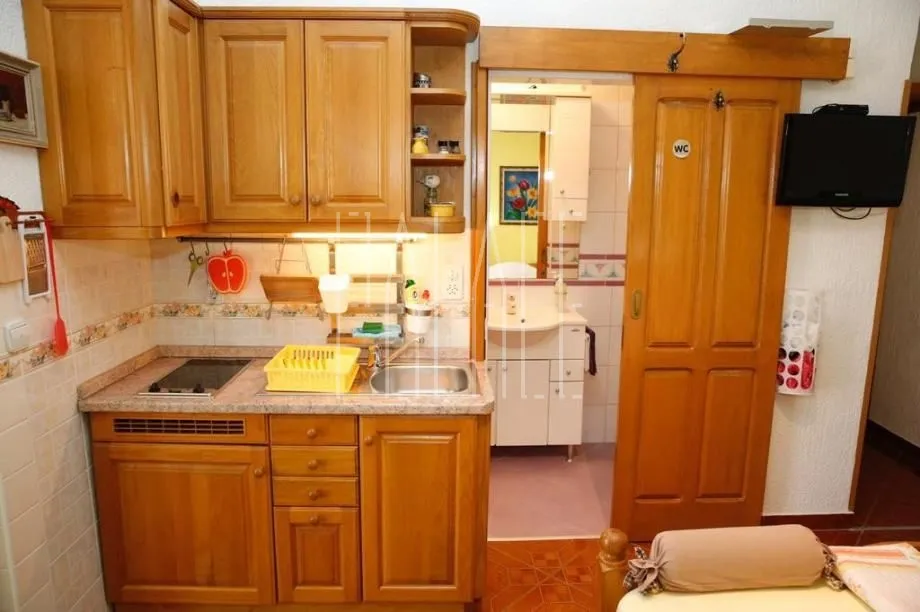 apartmanska kuća za zaljubljenike u turizam u vodicama, 980.00 m2 - slika 18