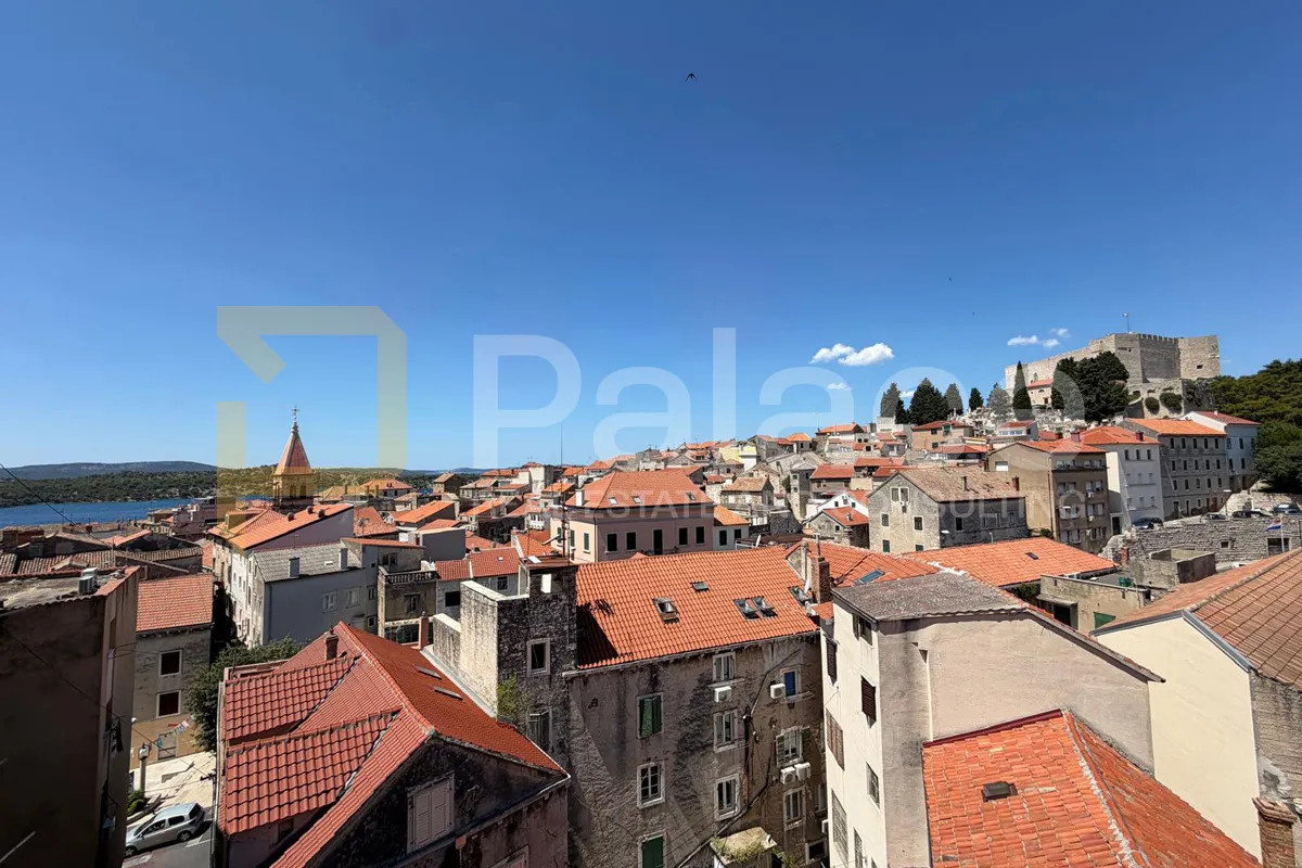 prostrani dvosoban stan u centru šibenika s terasom - slika 23