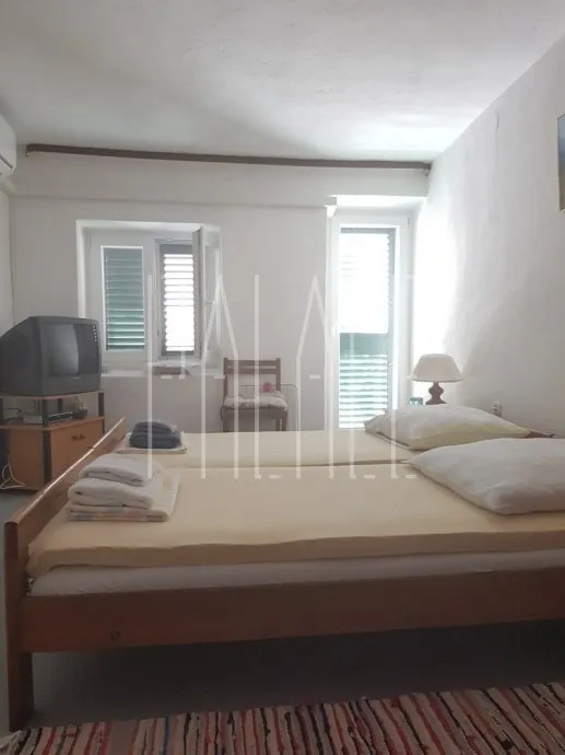 *kuća: tisno, katnica, 400 m2 - slika 4