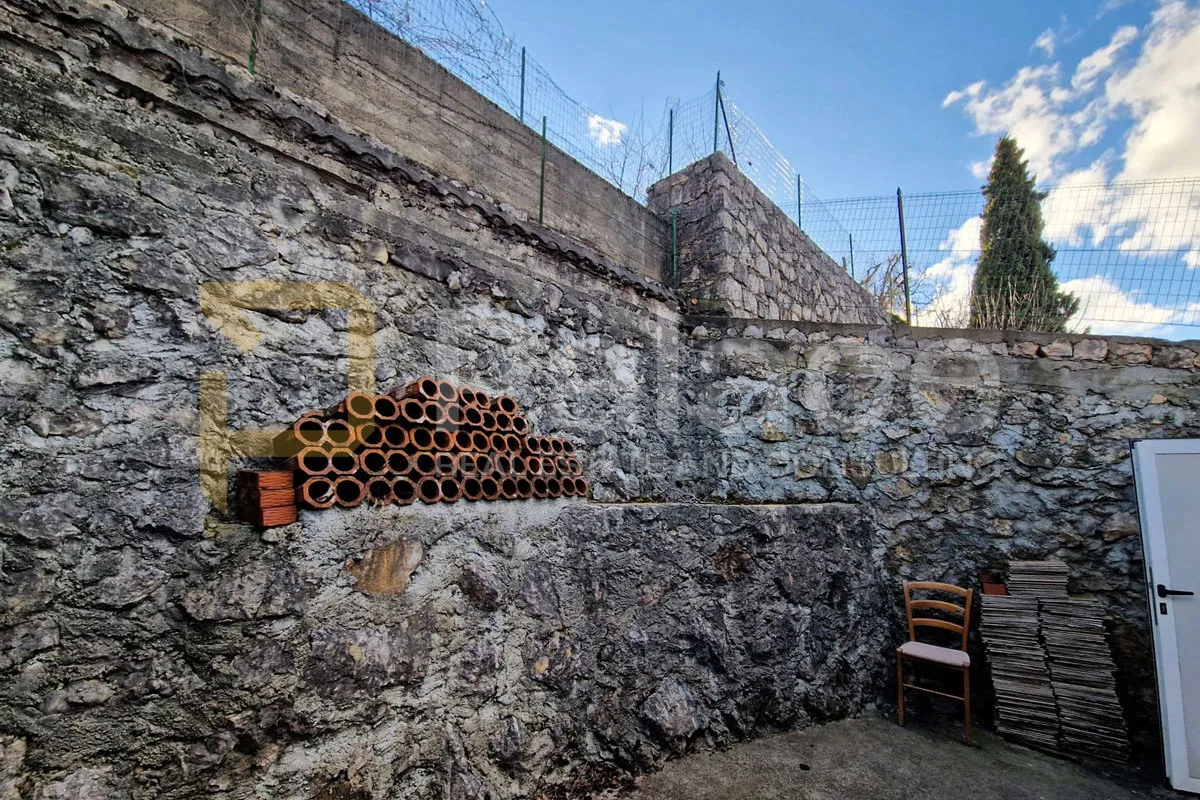 obiteljska kuća s tri etaže i velikom okućnicom, centar viškova, 238m2 - slika 17