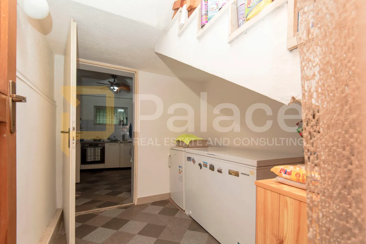 kuća s četiri stambene jedinice 325m2 - vodice - slika 18