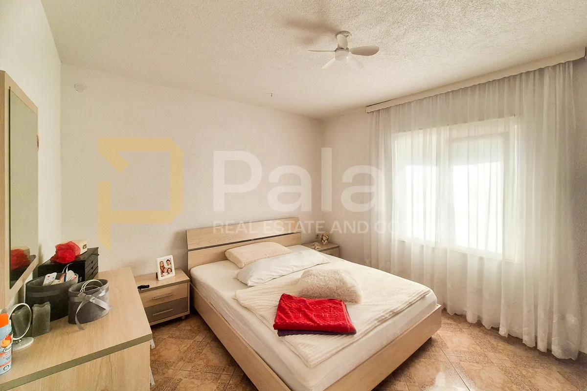 prekrasna samostojeća kuća s pogledom na more, gornji karin 290 m2 - slika 5