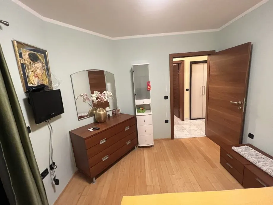 predivna kuća s tri apartmana u centru grada, 150m od mora, opatija - slika 16