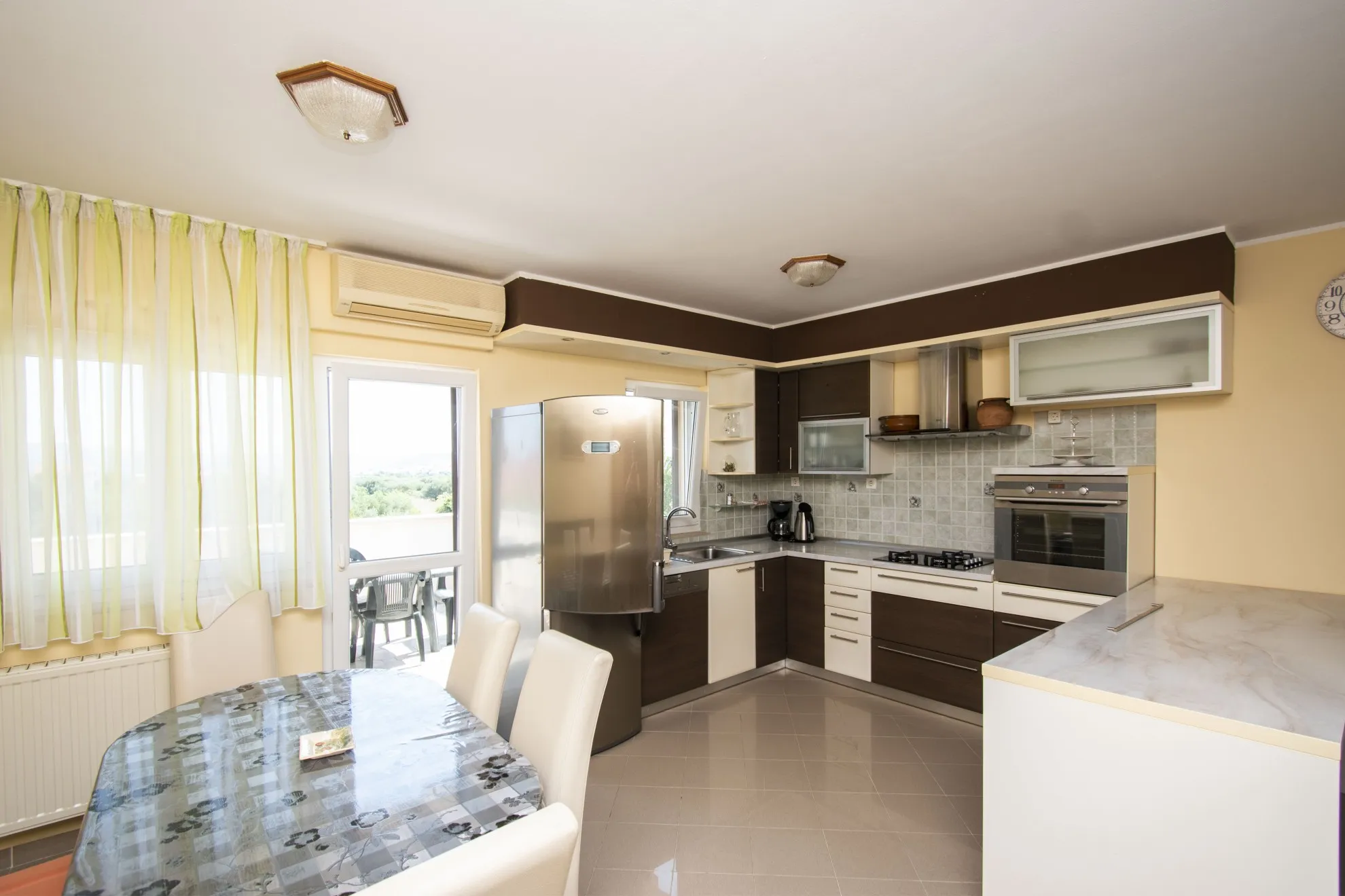 uređena samostojeća kuća s 4 apartmana i dvorištem, murter, 275 m2 - slika 16