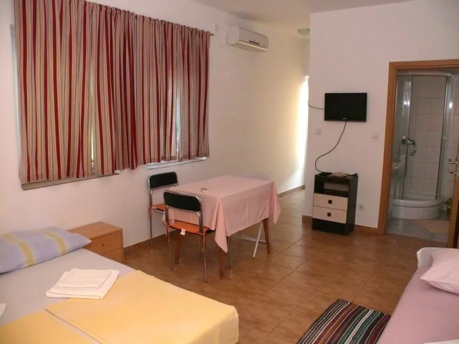 stan od 54m2, 500m od mora, novalja - slika 6
