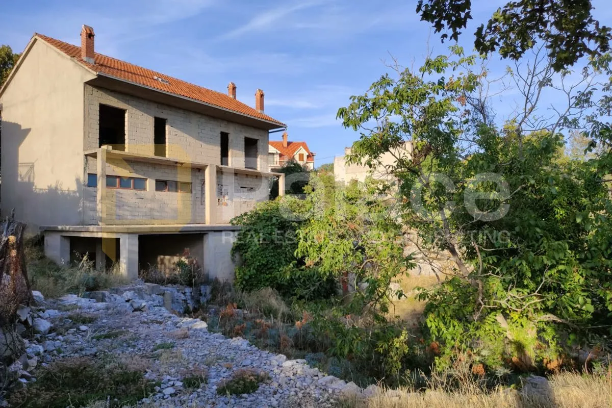 prilika! gornji humac, nedovršena kuća s okućnicom od 1.820 m² - slika 2