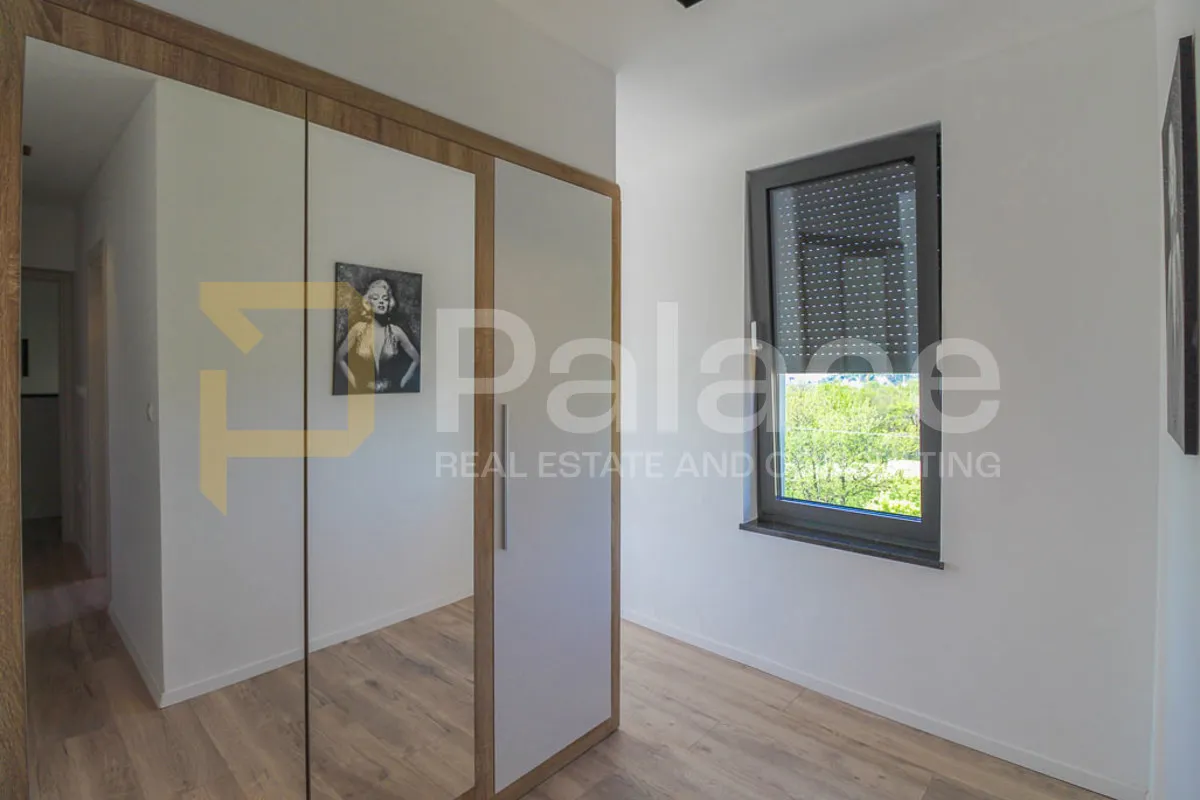 nekretnina iz snova u kostreni – vila s bazenom i tri stana, 332m2 - slika 13