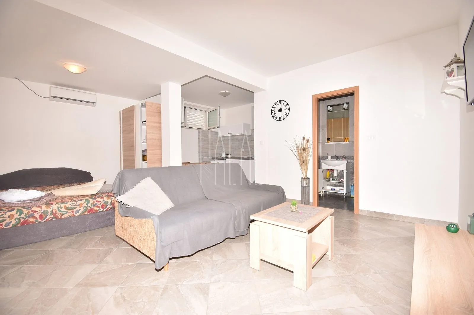 turistički objekt sa 12 apartmana s pogledom na more, srima, 650.00 m2 - slika 16