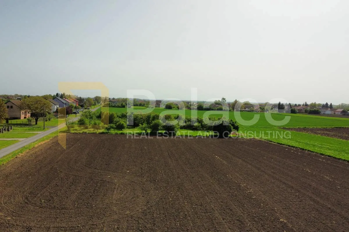 zemljište u građevinskoj zoni, 902 m2, sarvaš - slika 1