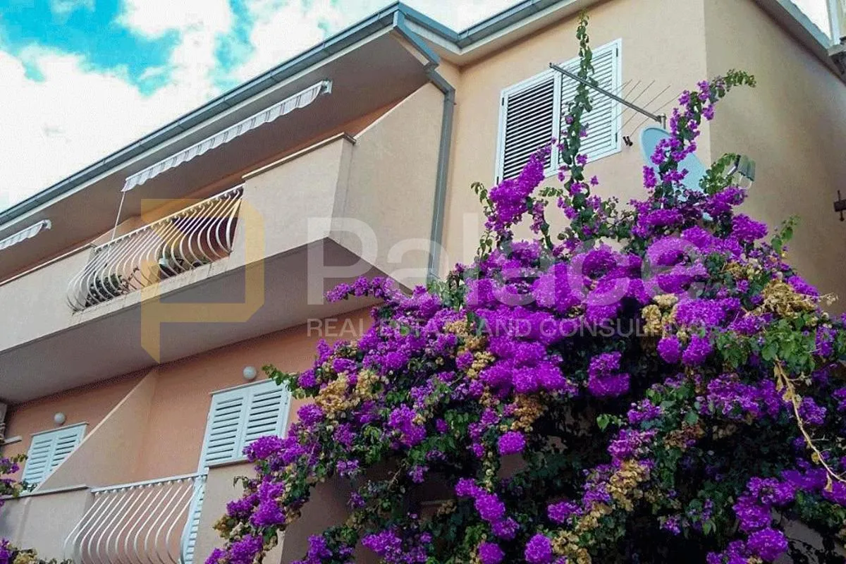 *prekrasna kuća s apartmanima, tučepi* - slika 20