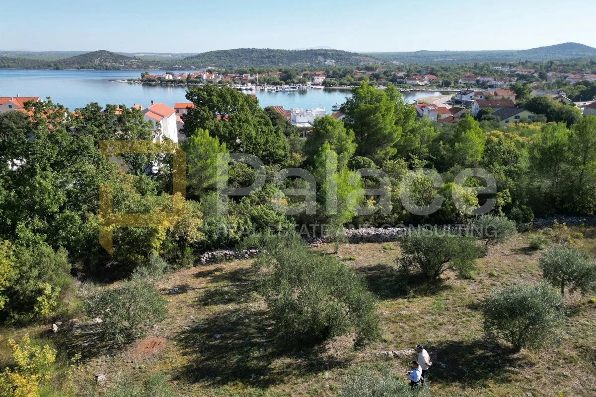 bilice: građevinsko zemljište nadomak mora, 3182m2 - slika 2