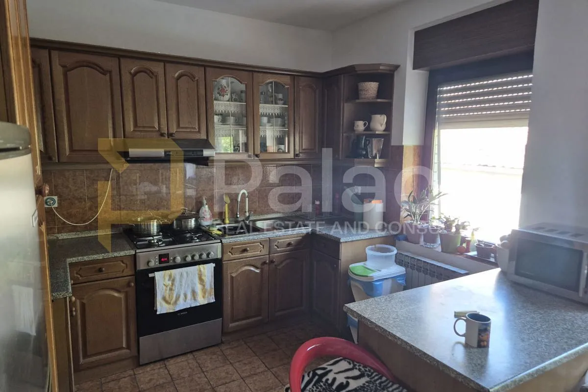 kuća s dvorištem i garažom 206m2, osijek, retfala - slika 3