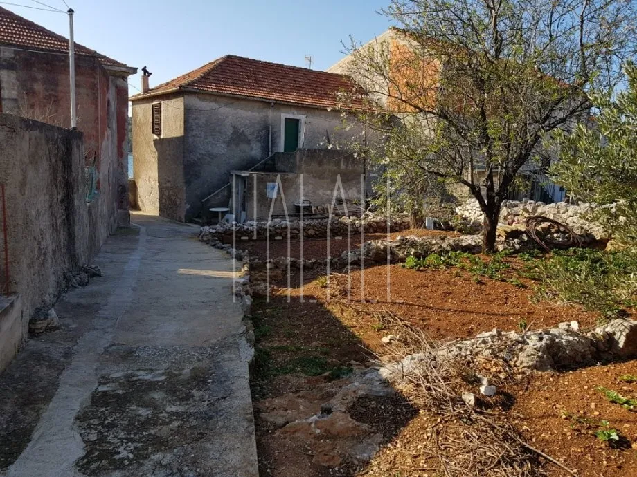 *mirna lokacija 1.red do mora *kamena kuća: kaprije, katnica, 150 m2 - slika 3