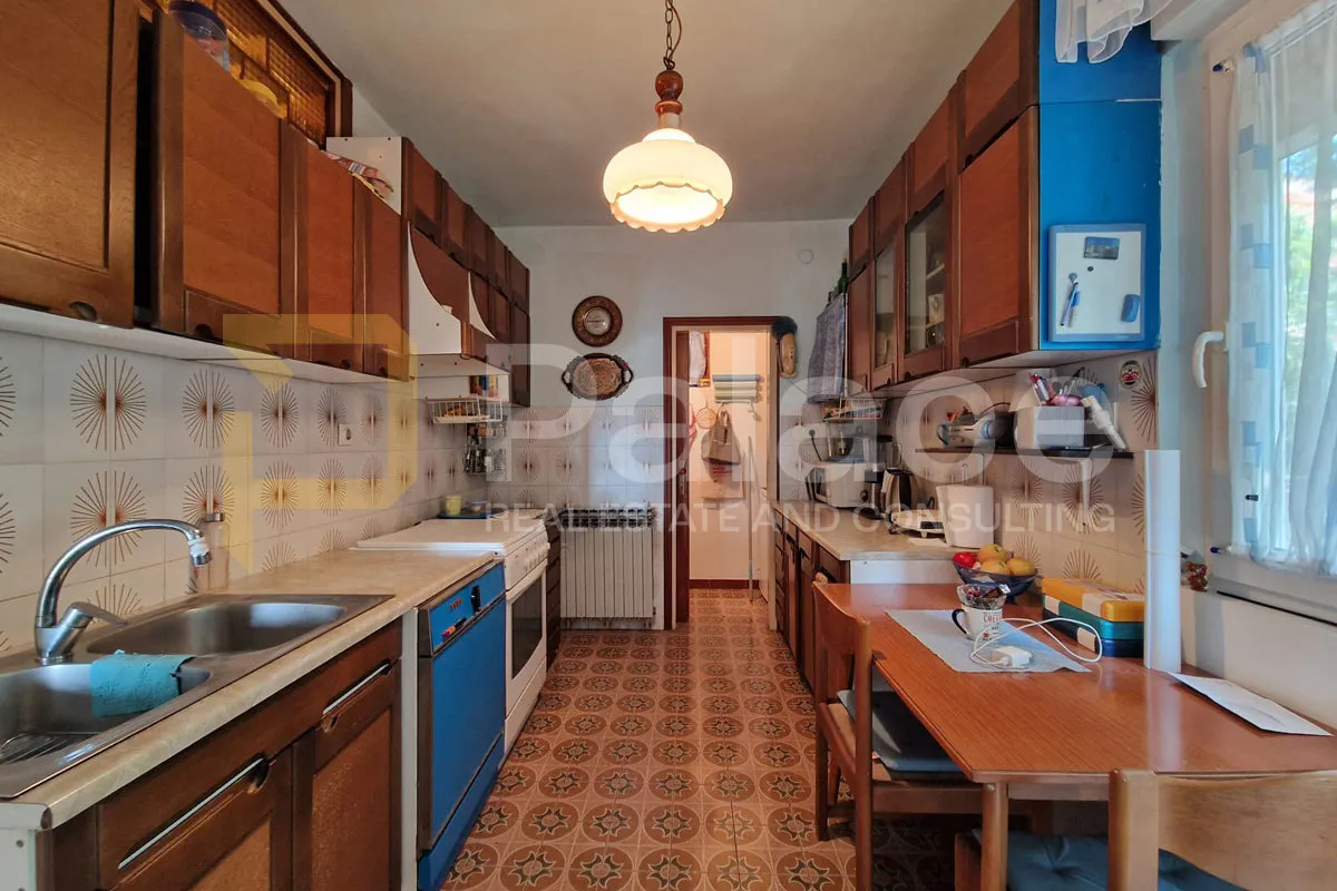 dvoetažni stan s pogledom na more i dodatnim stanom, kastav, 208,44m² - slika 2