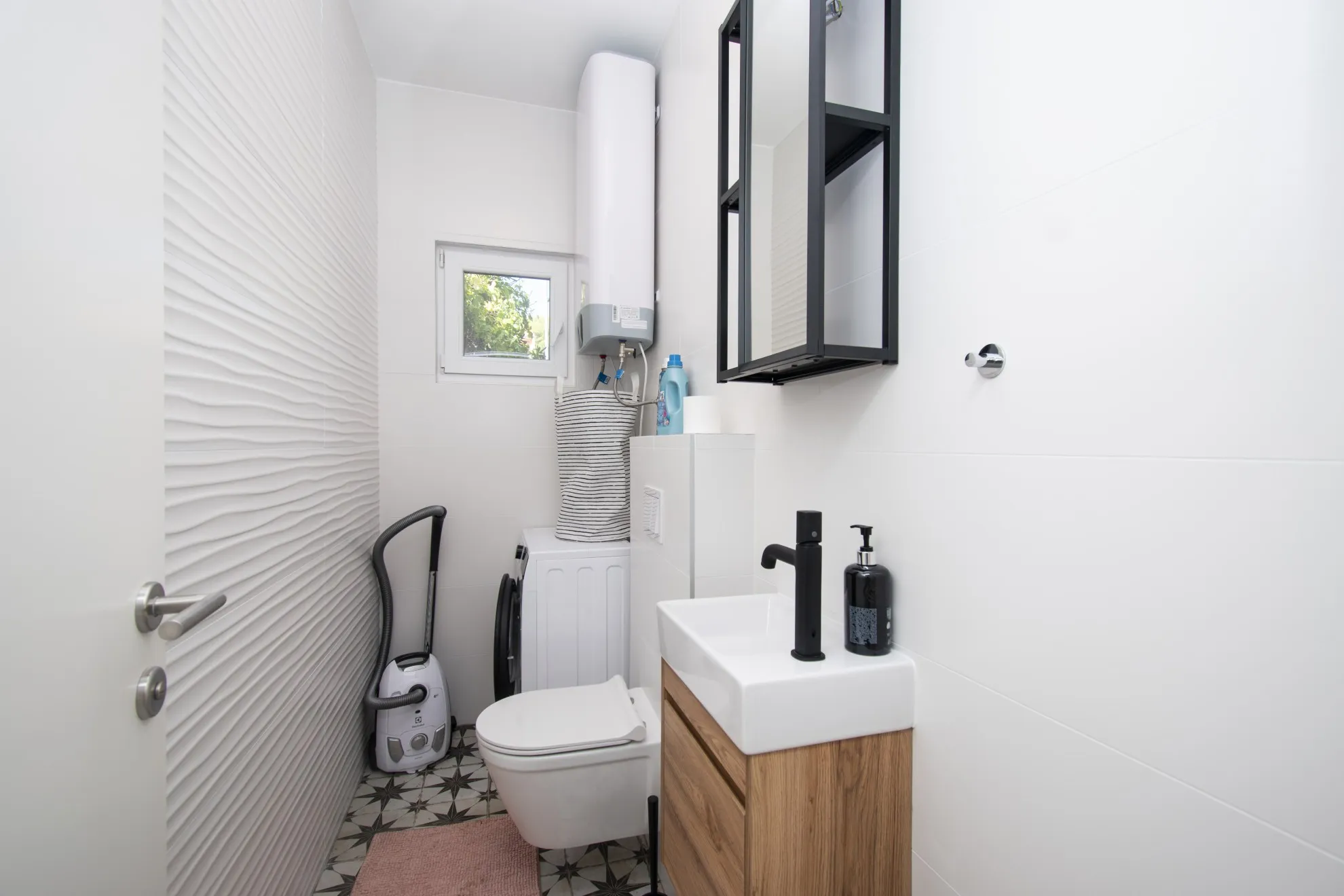 novoređeni stan s garažom i dvorištem, šibenik, 50 m2 - slika 4