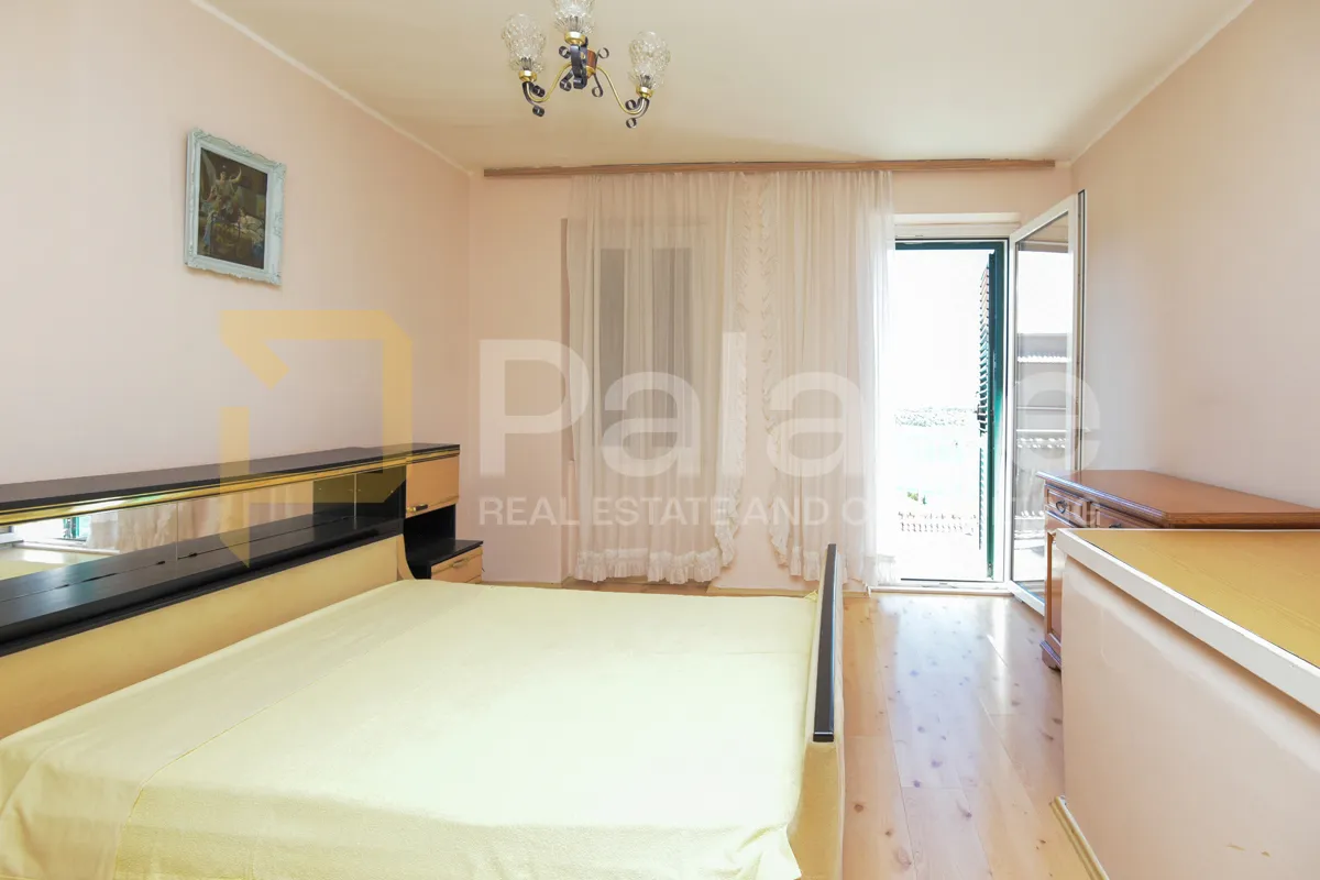 dvosoban stan u gradu sa predivnim pogledom na šibenski kanal, 63 m2 - slika 16
