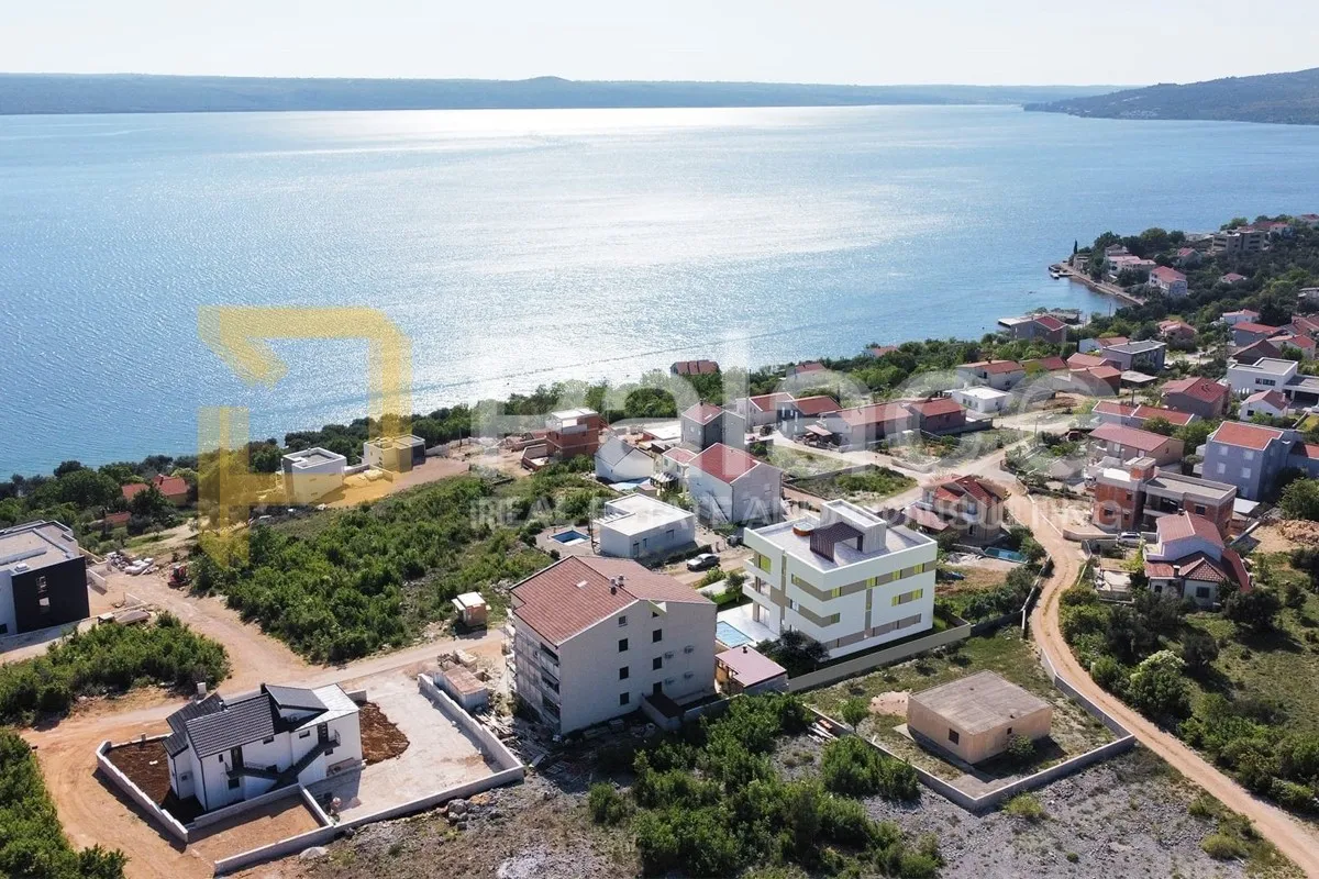 Građevinsko zemljište s projektom za zgradu i pogledom na more - Maslenica, Jasenice
