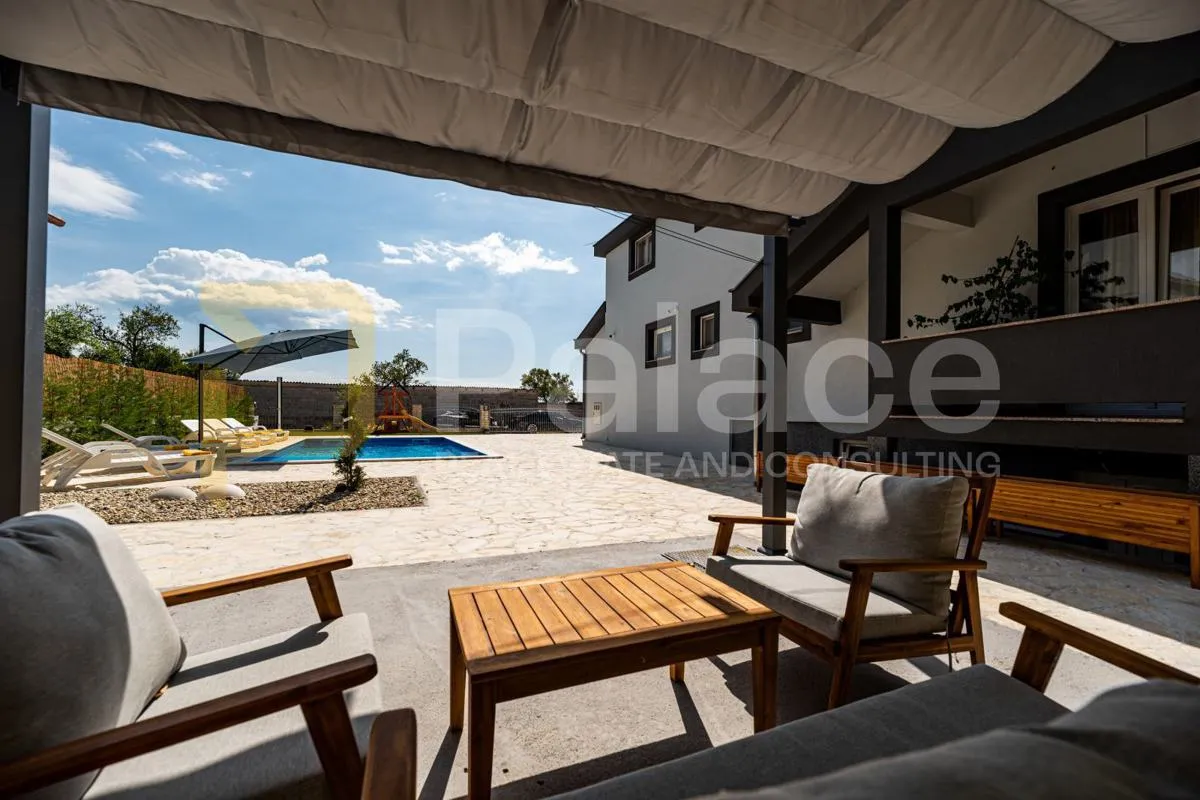 vila sa grijanim bazenom, konobom i apartmanima, zemunik donji - slika 5