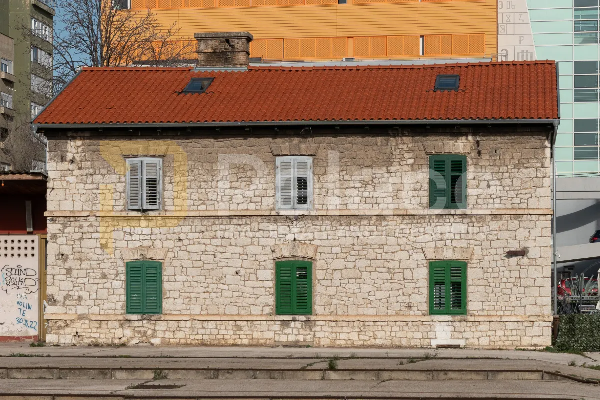 šibenik: novouređeni dvosobni stan u centru grada 57m2 - slika 12
