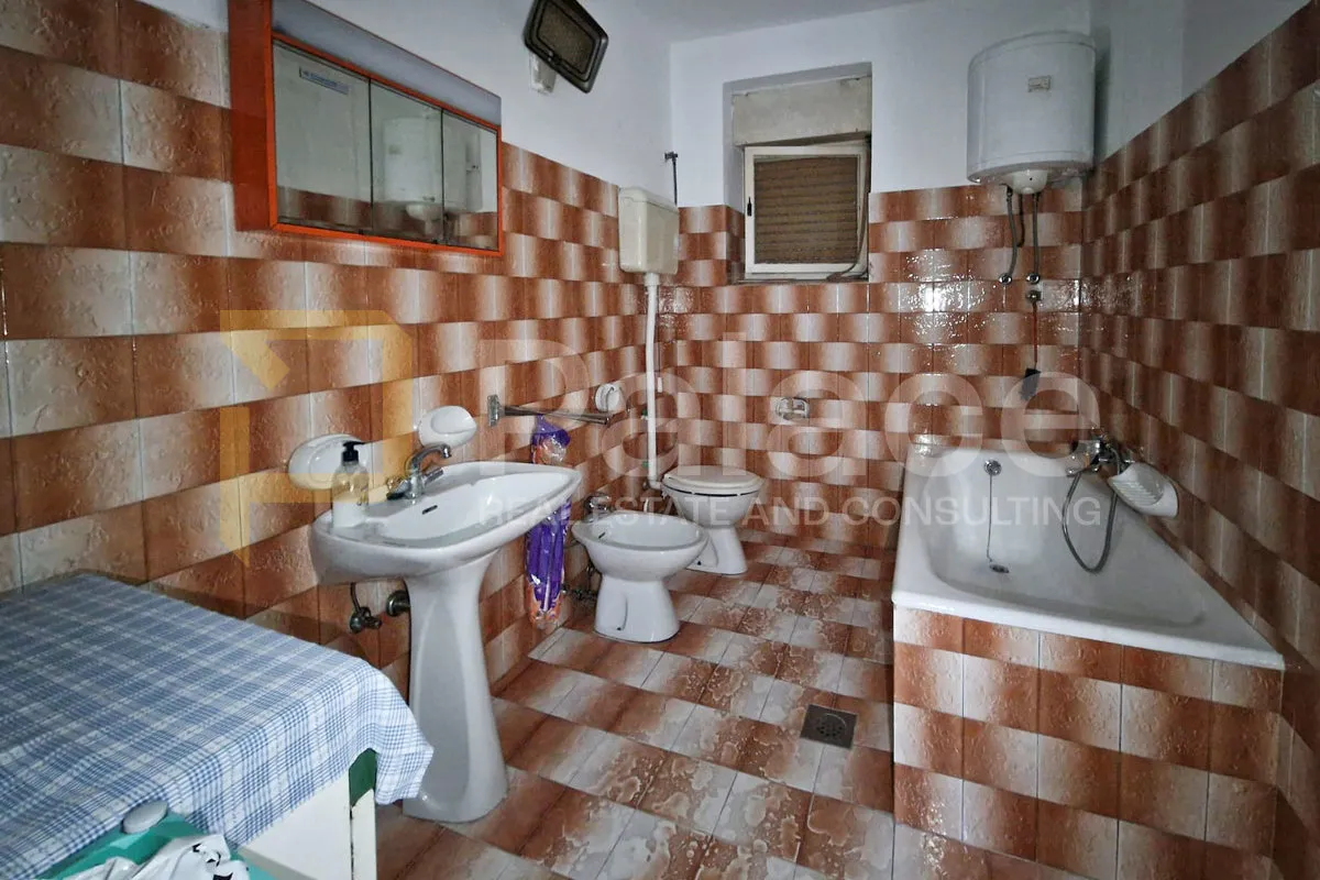 obiteljska kuća u studeni sa zemljištima u okolici površine 45 000m2 - slika 12