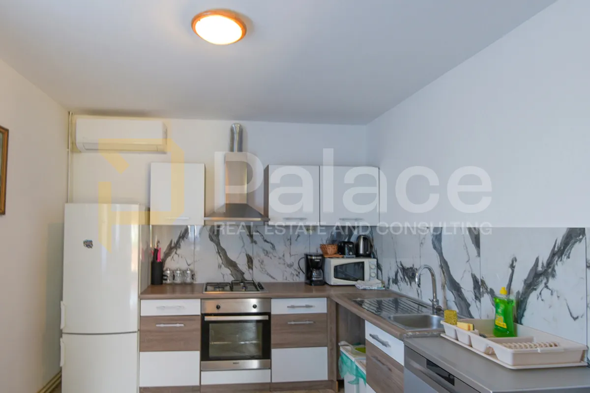 prekrasna useljiva kuća s bazenom i velikom okućnicom, površine 214 m2 - slika 9