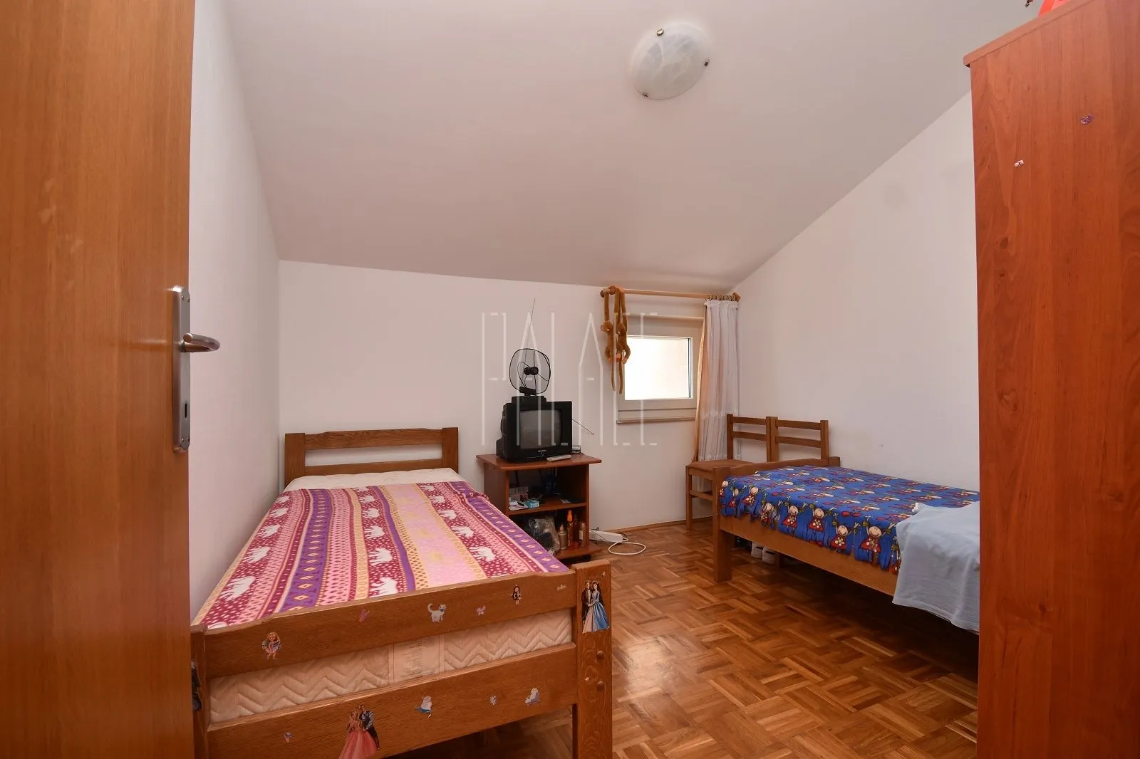 turistički objekt sa 12 apartmana s pogledom na more, srima, 650.00 m2 - slika 6