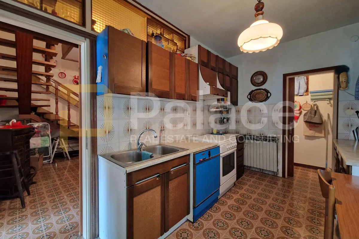 dvoetažni stan s pogledom na more i dodatnim stanom, kastav, 208,44m² - slika 4