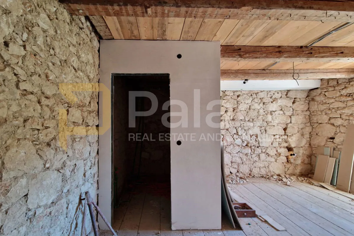 predivna kamena kuća s okućnicom i pogledom, križišće, 250 m² - slika 17