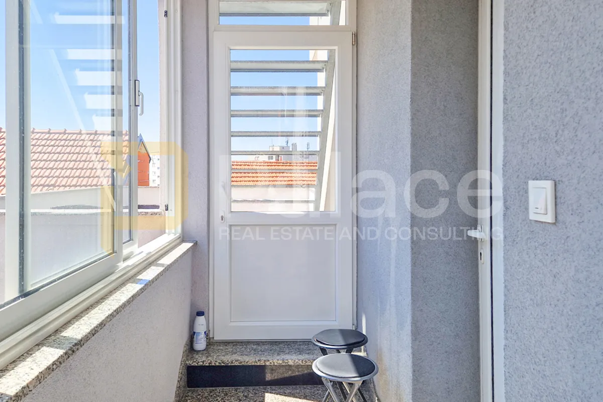 komforan trosoban stan u kući s pogledom, 2 parkinga, šibenik 133 m2 - slika 2