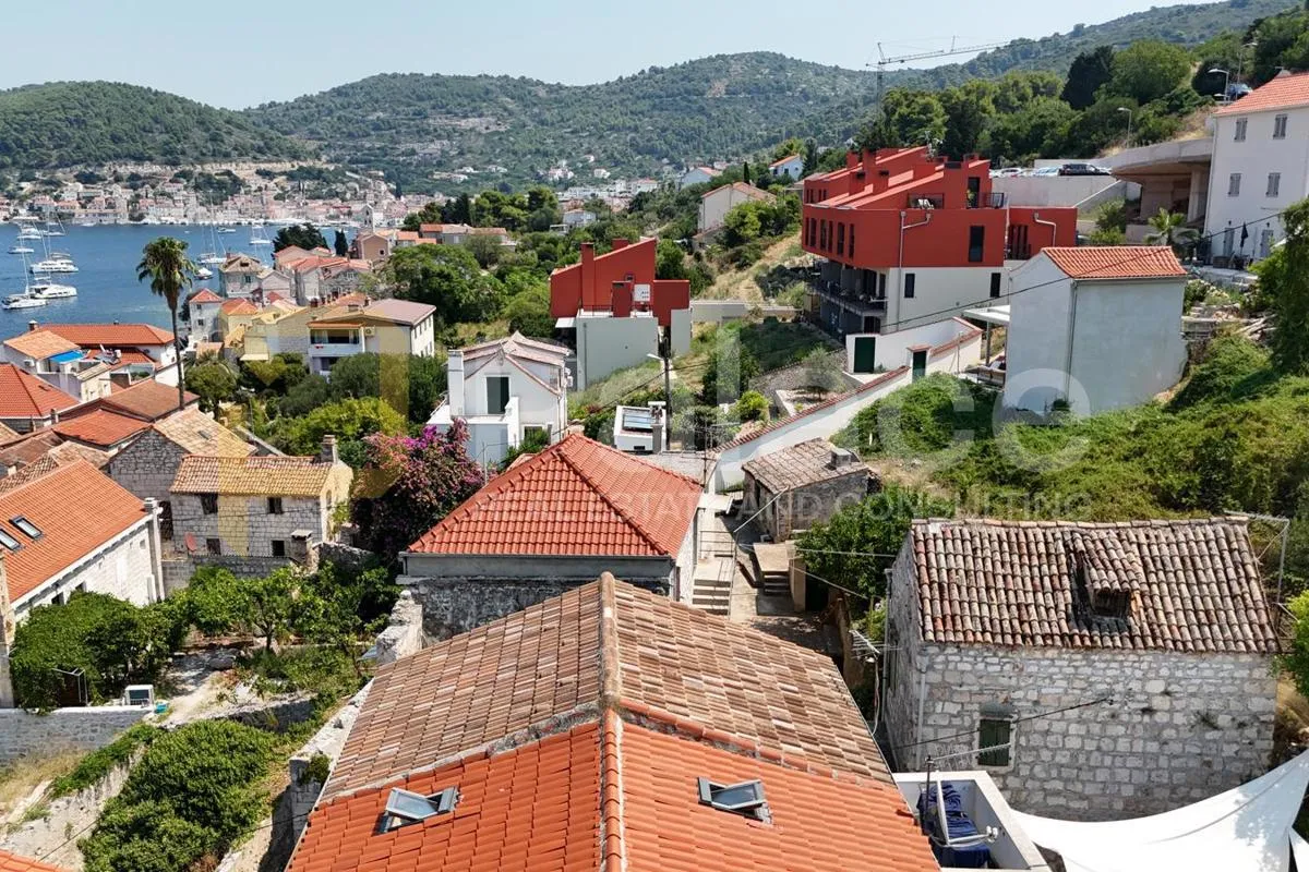 predivna kamena kuća iz 17. stoljeća u centru starog grada visa - slika 2
