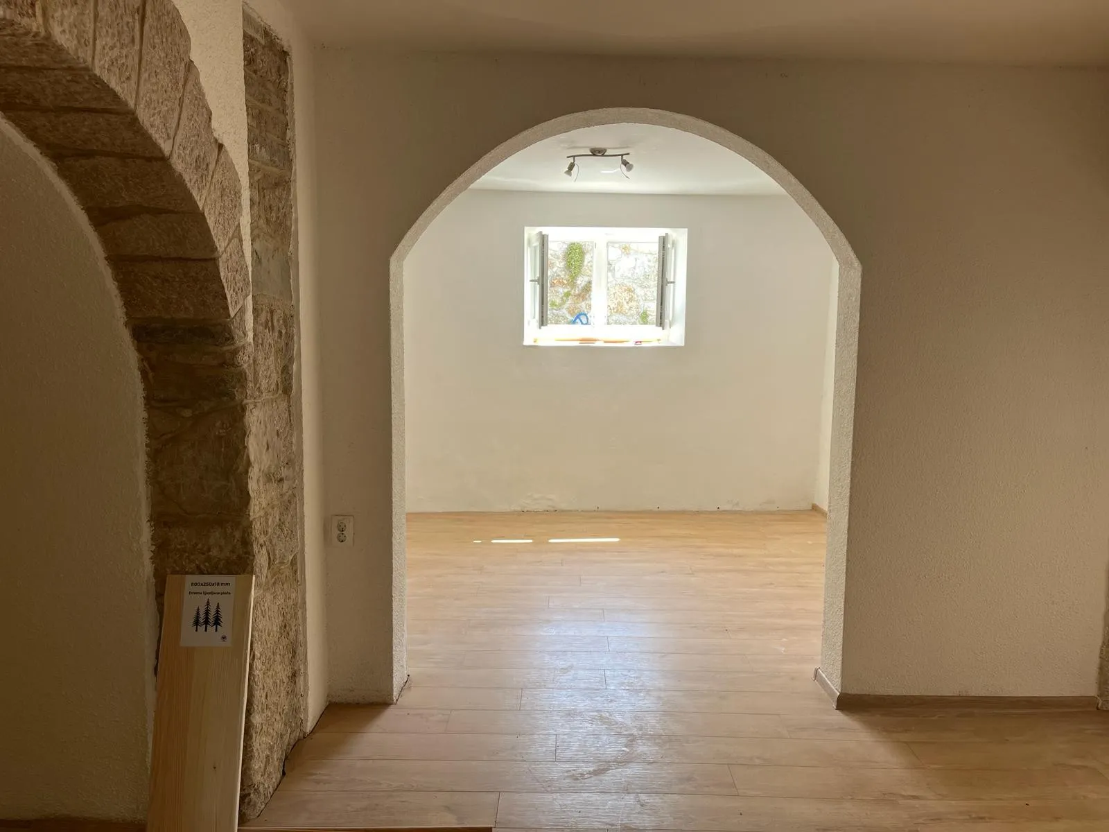 šarmantni apartman 68m2, oaza mira u bajkovitom bribiru - slika 4