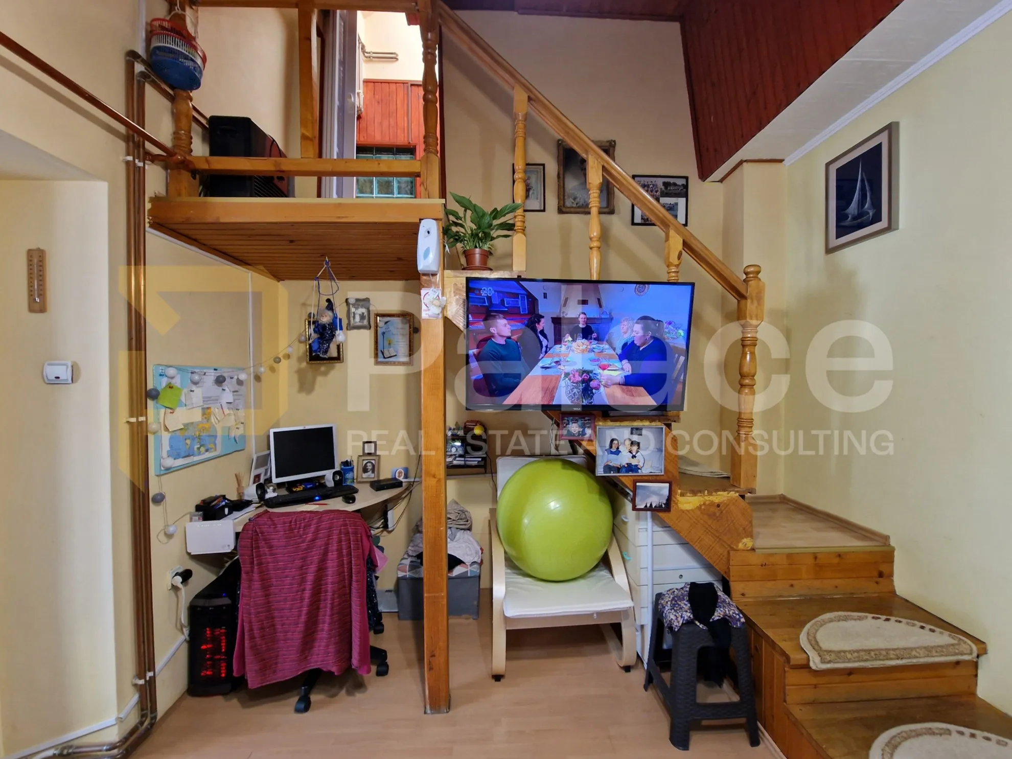 dvorišni stan s garažom i dodatnim stambenim prostorom, 150m2, centar - slika 10