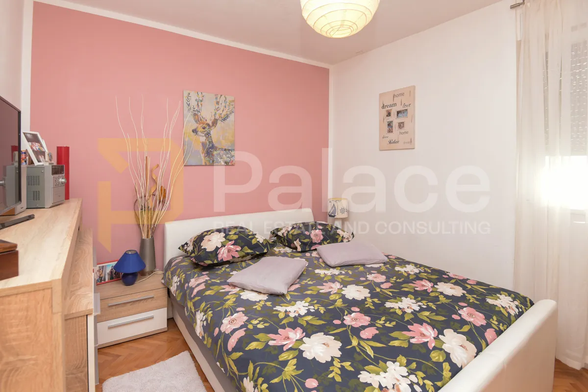 prekrasan namješten dvosoban stan s pogledom na more, šibenik 51,22 m2 - slika 12
