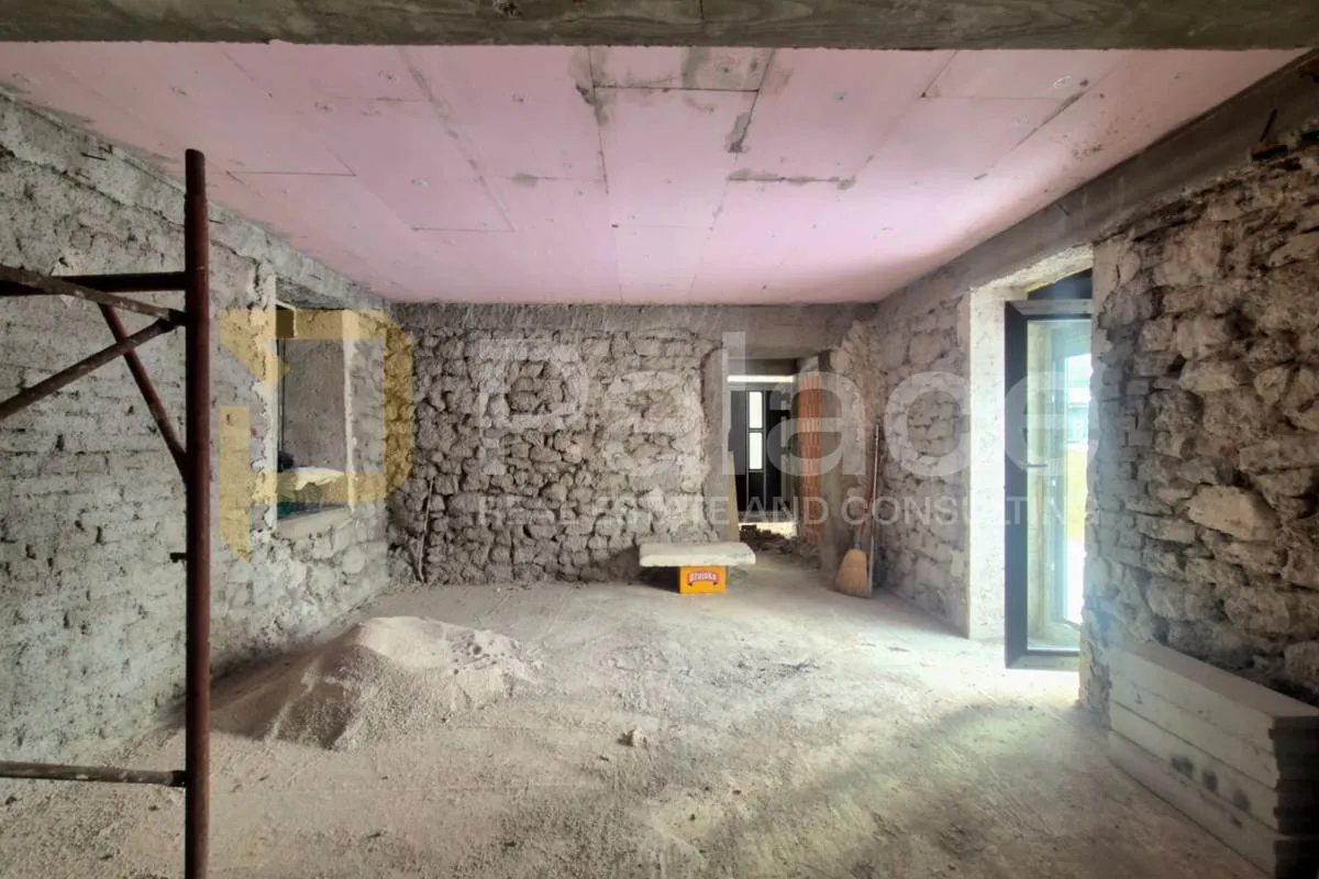 udbina : zemljište 1061 m2 s obiteljskom kućom i pomoćnom zgradom - slika 9