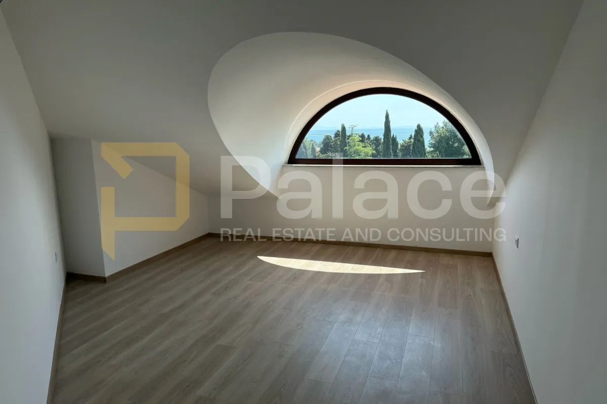 luksuzni penthouse od 133 m² s bazenom, terasom i pogledom na more - slika 10