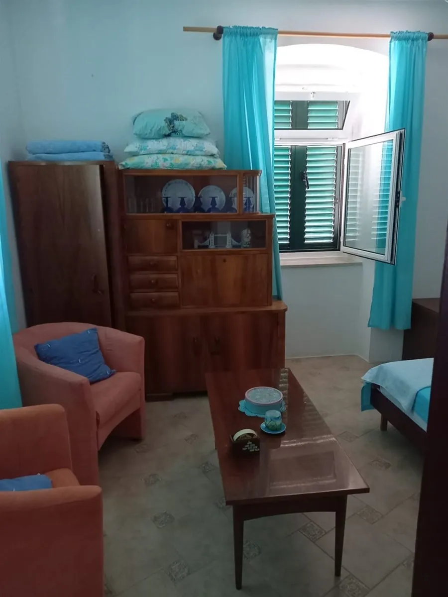 kuća s okućnicom u malom lošinju, 2. red od mora, 200m2+390m2 - slika 4