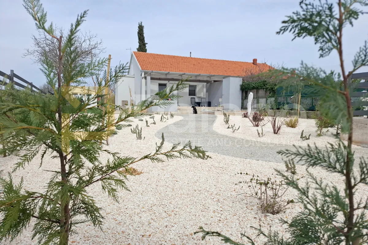 lijepa kuća s uređenom okućnicom, konjevrate - slika 29