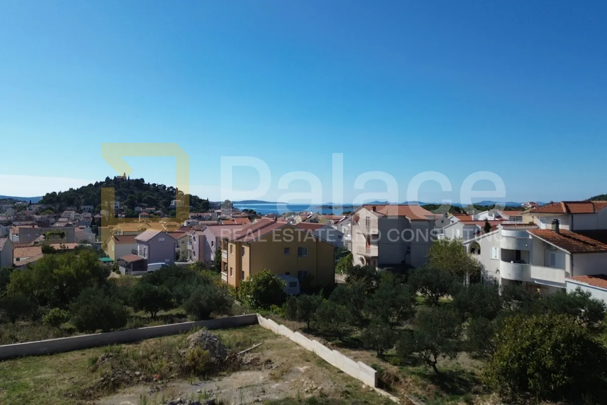 građevinsko zemljište s dozvolom, tribunj, 895 m2 - slika 2