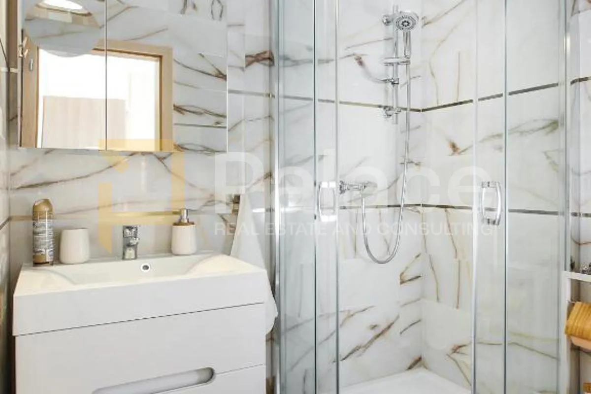 moderno opremljena vila sa sedam apartmana - slika 12