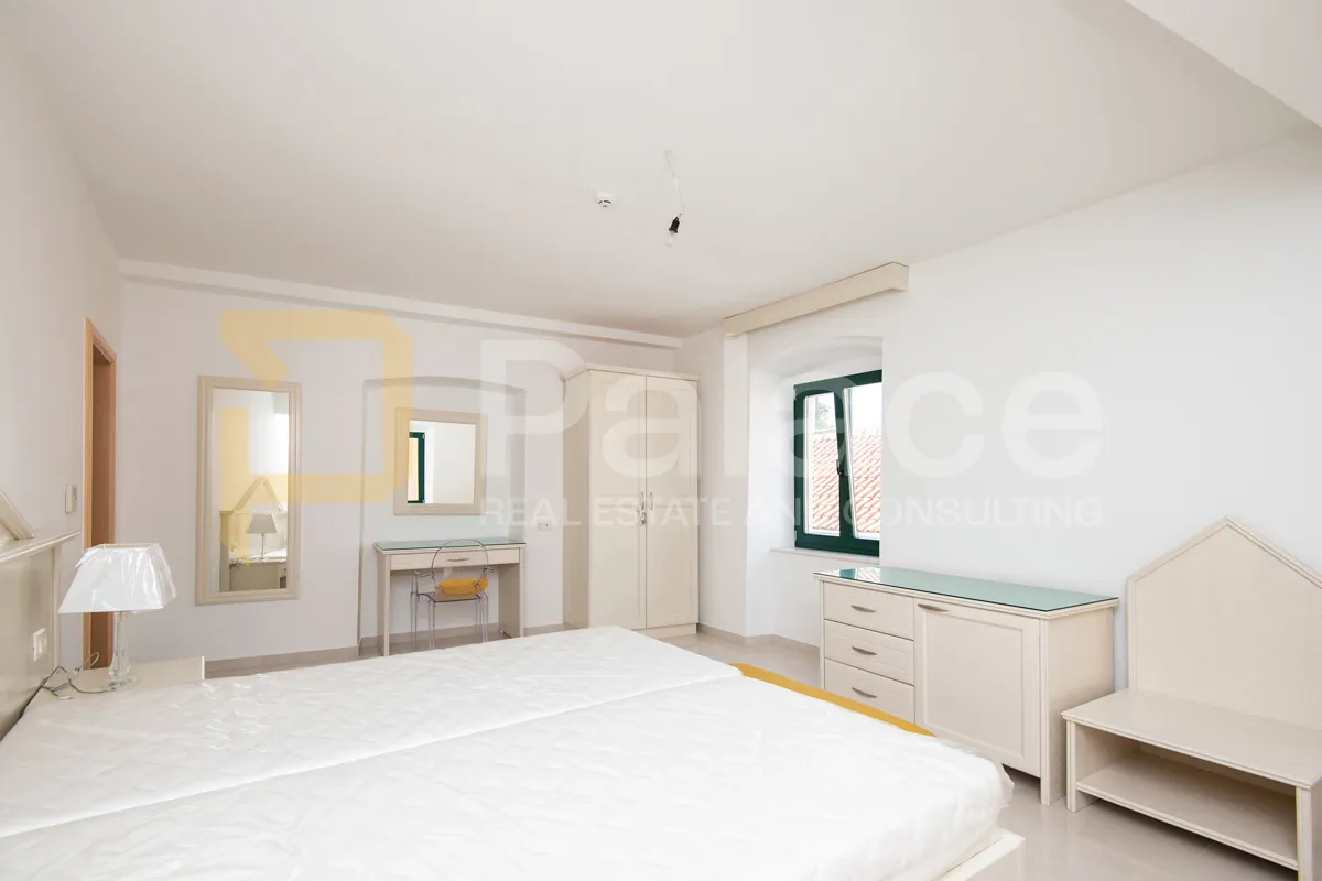 novouređeni i opremljeni hotel u skradinu 812 m2 - slika 10