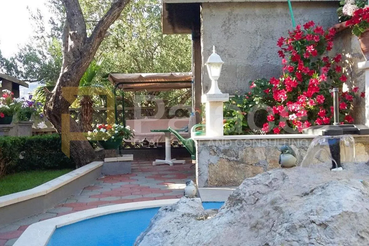 *prekrasna kuća s apartmanima, tučepi* - slika 18