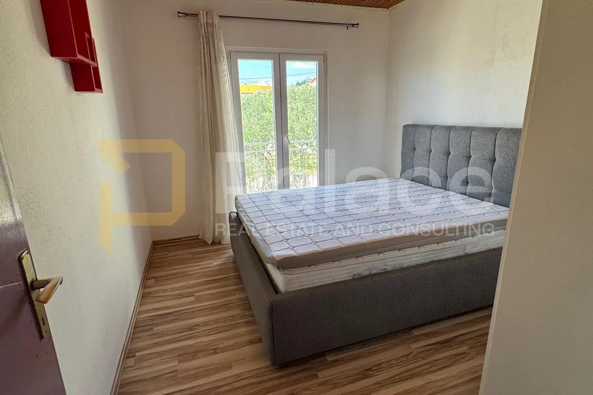 prostrana dvokatnica s okućnicom i garažom u kaštel sućurcu, 309,46 m2 - slika 9
