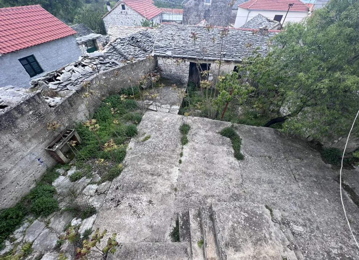 imanje s velikim potencijalom, vadalj, 216 m2 + 1270 m2 zemljišta - slika 7