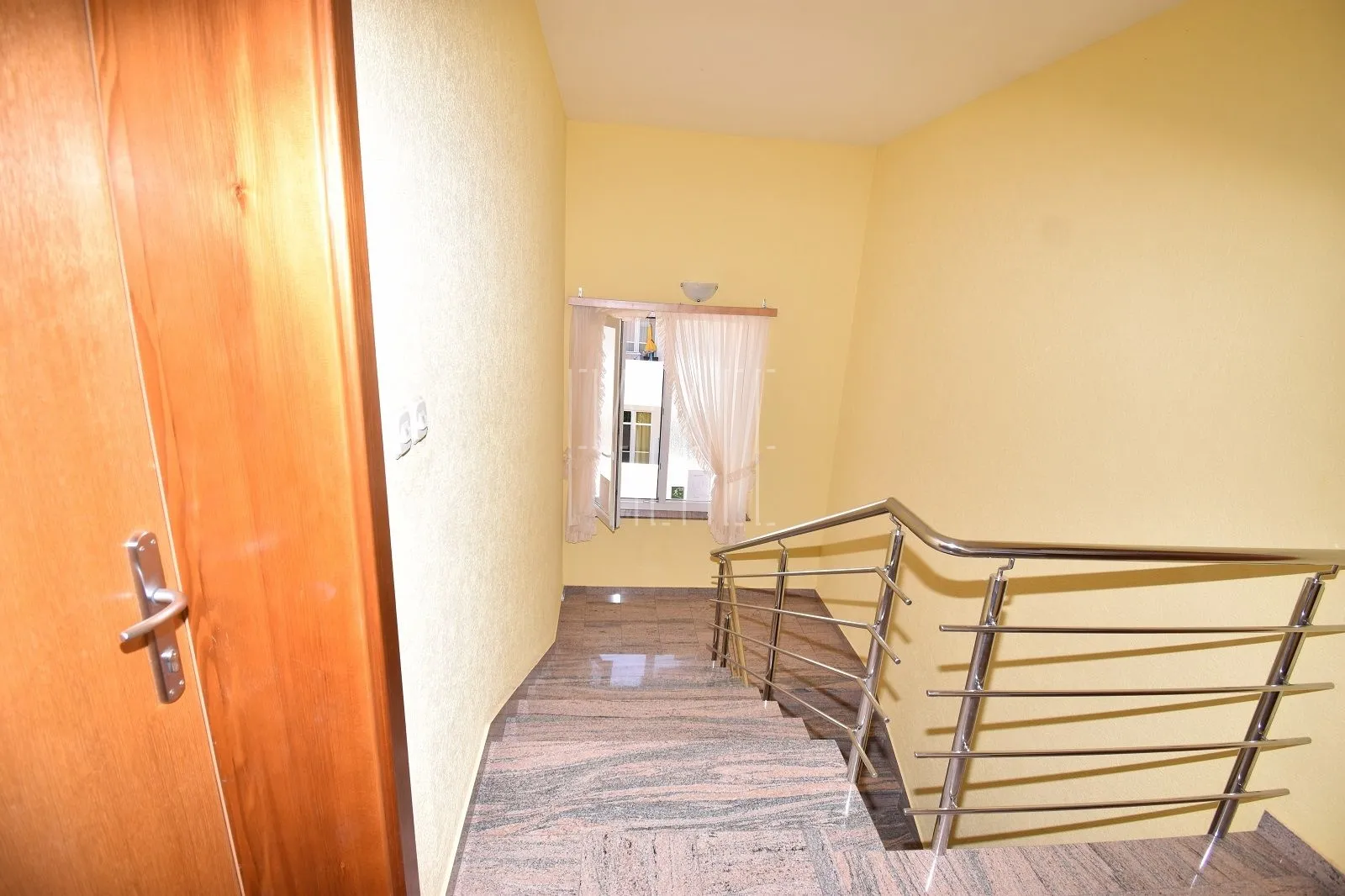 turistički objekt sa 12 apartmana s pogledom na more, srima, 650.00 m2 - slika 9